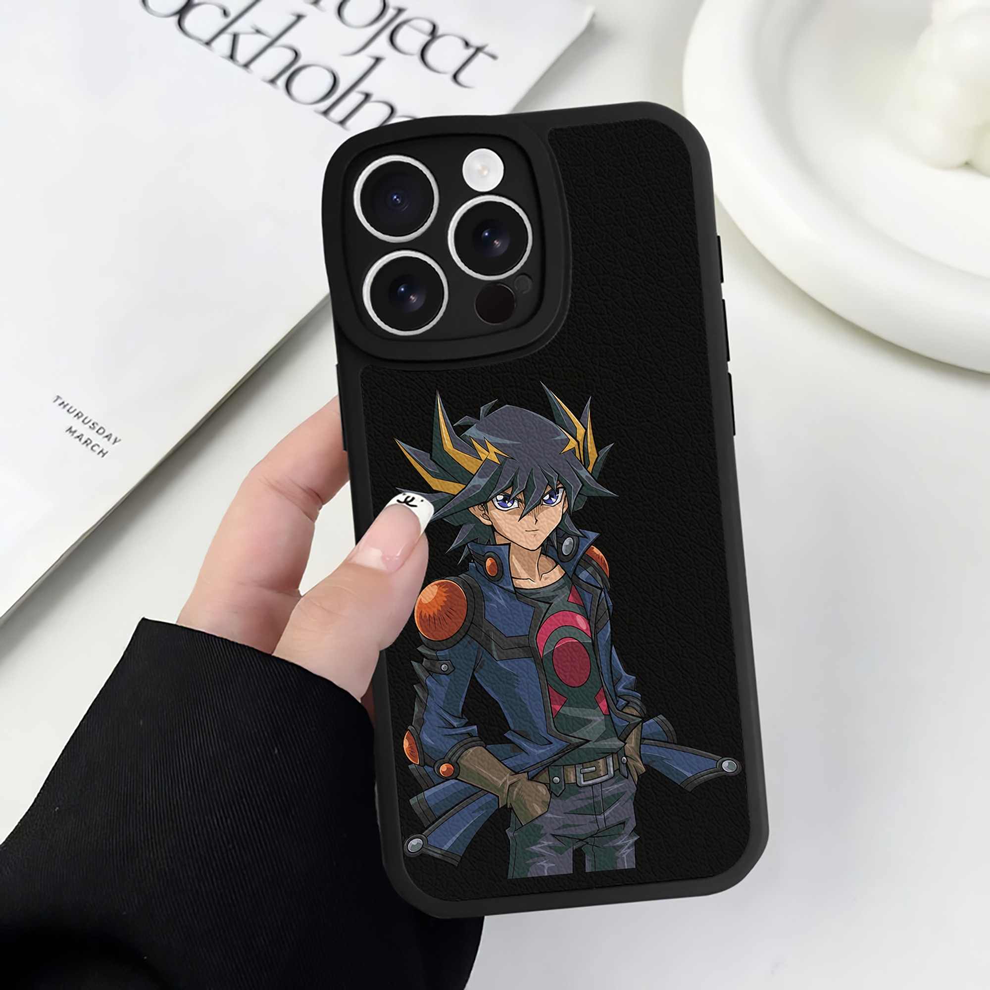 遊☆戯☆王 Yu-Gi-Oh! 【iPhone 16シリーズ対応】シリコンスマホケース（レザー調） 材質：シリコン